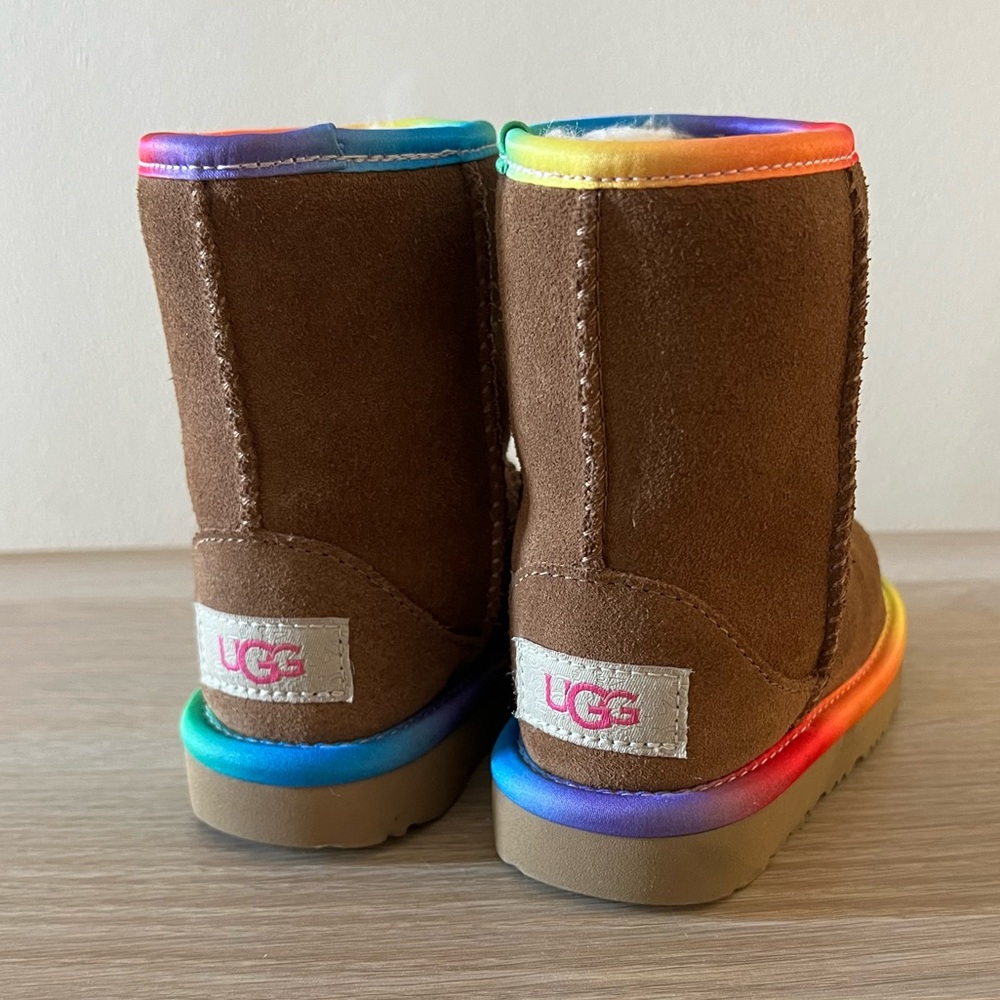 Toddler size 6 Uggs